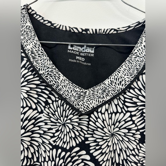 Landau Black and White Floral Double Pocket Scrub Top Size Medium - Picture 2 of 4